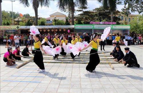 Viết đoạn văn về các điệu múa truyền thống việt nam bằng tiếng Anh