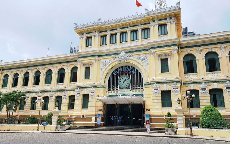 Viết đoạn văn ngắn về thành phố Hồ Chí Minh bằng tiếng Anh